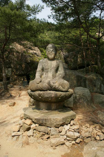 석조여래좌상 보수 전 상태 이미지
